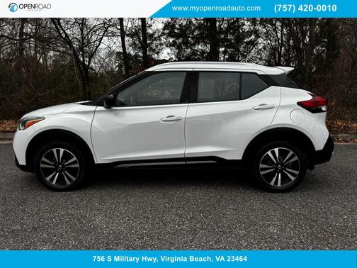 White 2019 Nissan Kicks SR