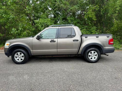 Champagne 2007 Ford Explorer Sport Trac XLT