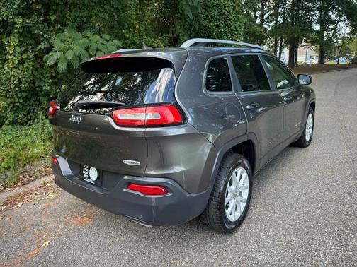 2016 Jeep Cherokee Sport