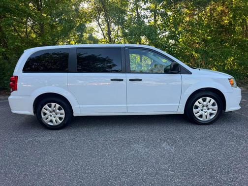 White Knuckle Clearcoat 2019 Dodge Grand Caravan SE