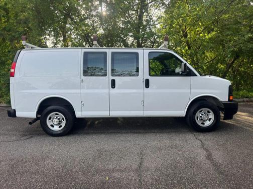 Summit White 2017 Chevrolet Express 2500 Work Van