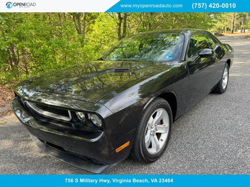 Brilliant Black Crystal Pearlcoat 2009 Dodge Challenger SE