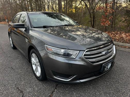 2017 Ford Taurus SE