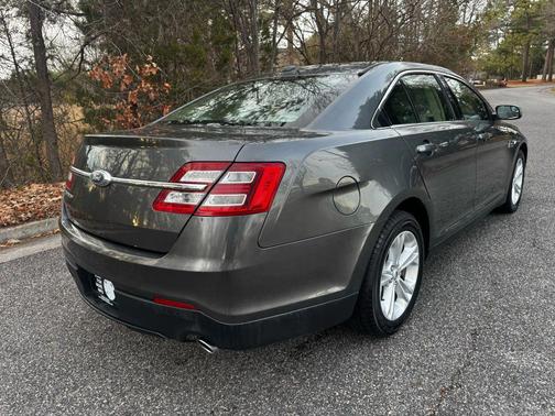 2017 Ford Taurus SE
