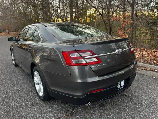 2017 Ford Taurus SE