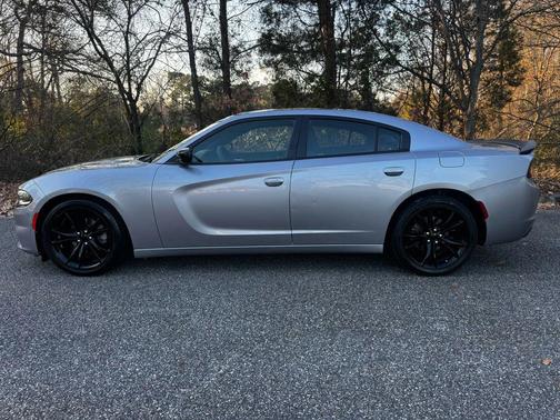 2016 Dodge Charger SE