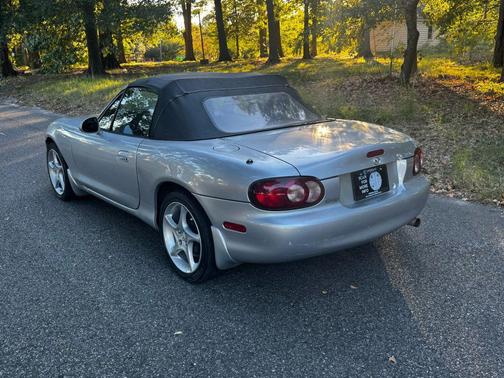 2003 Mazda MX-5 Miata Convertible 2D
