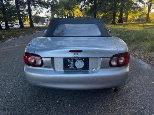2003 Mazda MX-5 Miata Convertible 2D