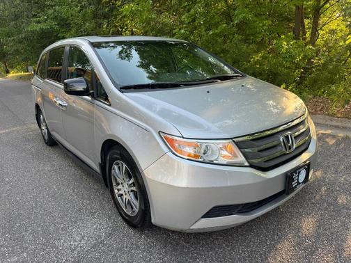 Alabaster Silver Metallic 2013 Honda Odyssey EX-L