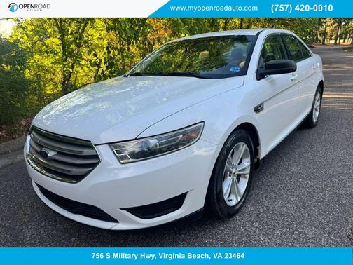 Oxford White 2015 Ford Taurus SE