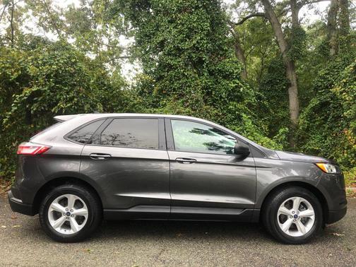2020 Ford Edge SE