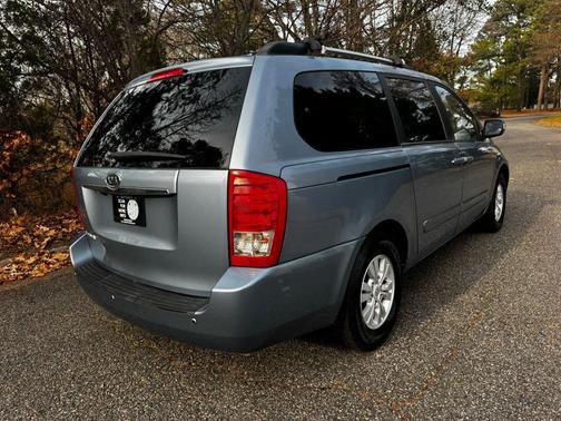 2011 Kia Sedona LX