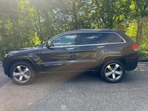 Brilliant Black Crystal Pearlcoat 2015 Jeep Grand Cherokee Overland
