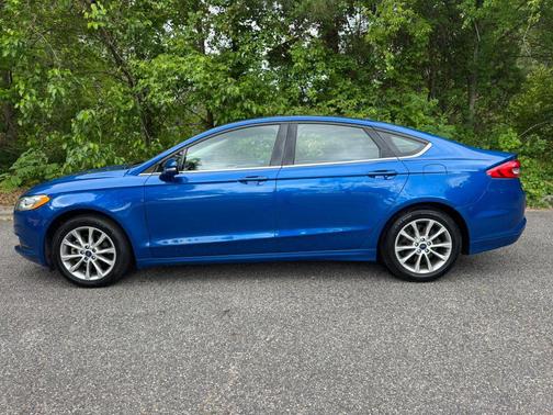 Lightning Blue 2017 Ford Fusion SE