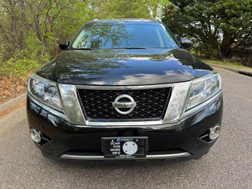 Magnetic Black Metallic 2016 Nissan Pathfinder SV