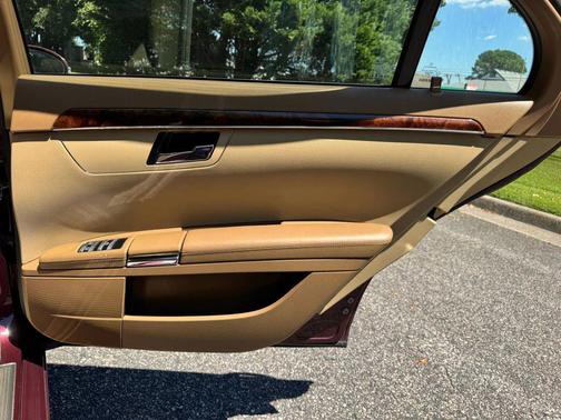 2007 Mercedes-Benz S-Class S 550 Sedan 4D