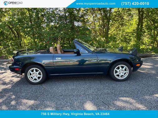 Green 1995 Mazda MX-5 Miata Convertible 2D