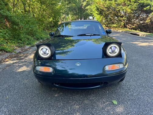 Green 1995 Mazda MX-5 Miata Convertible 2D