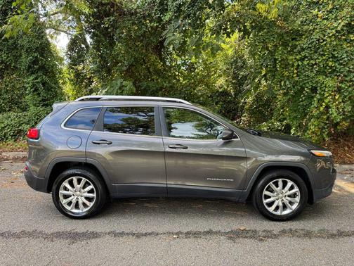 2017 Jeep Cherokee Sport