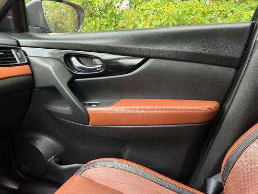 Magnetic Black 2018 Nissan Rogue SL