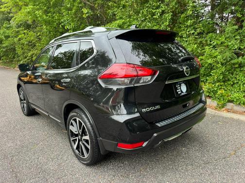 Magnetic Black 2018 Nissan Rogue SL