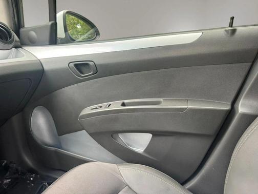 Summit White 2014 Chevrolet Spark 1LT