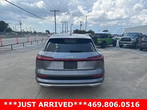2022 Audi e-tron Premium Plus