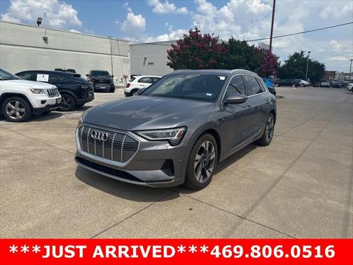 2022 Audi e-tron Premium Plus