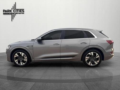 2022 Audi e-tron Premium Plus