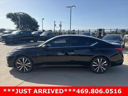 2022 Nissan Altima SR FWD