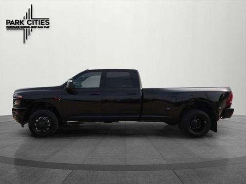 2025 RAM 3500 Laramie Crew Cab 4x4 8' Box