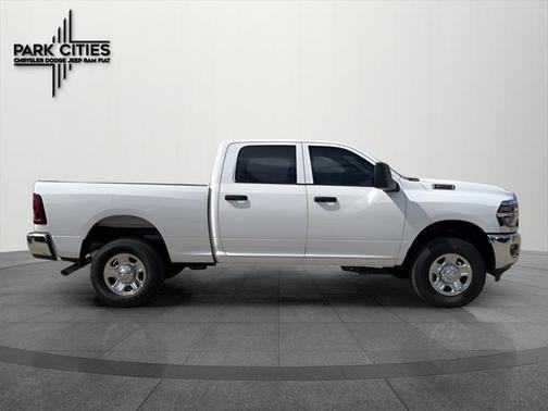 2025 RAM 2500 Tradesman Crew Cab 4x4 6'4' Box