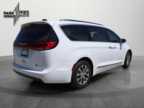 2024 Chrysler Pacifica L