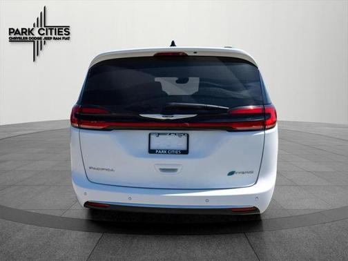 2024 Chrysler Pacifica L