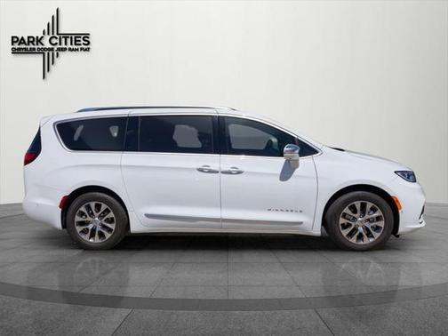 2024 Chrysler Pacifica L