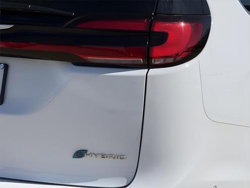 2024 Chrysler Pacifica L