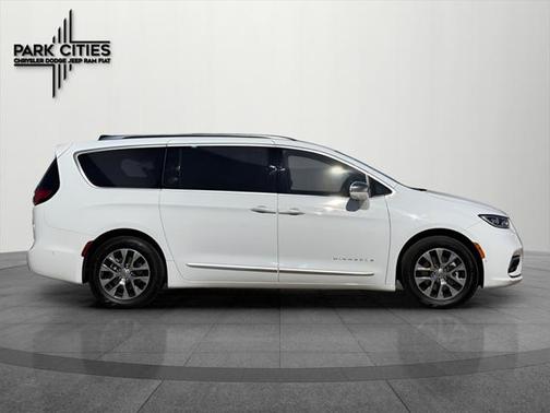 2024 Chrysler Pacifica L