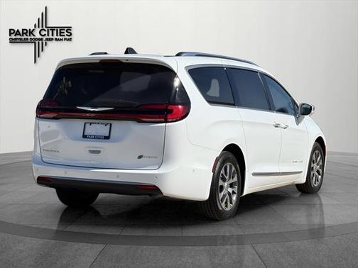 2024 Chrysler Pacifica L