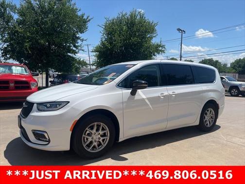 2024 Chrysler Pacifica Touring L