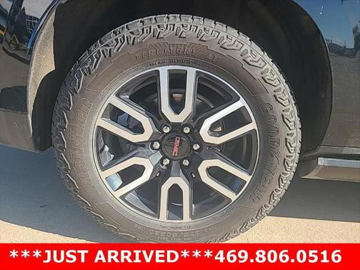 2023 GMC Yukon XL 4WD AT4