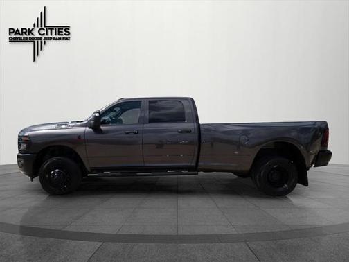 2025 RAM 3500 Tradesman Crew Cab 4x4 8' Box