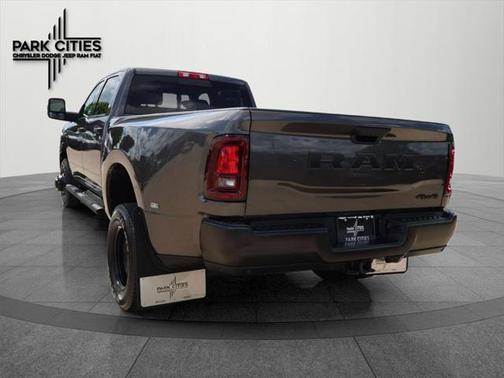 2025 RAM 3500 Tradesman Crew Cab 4x4 8' Box