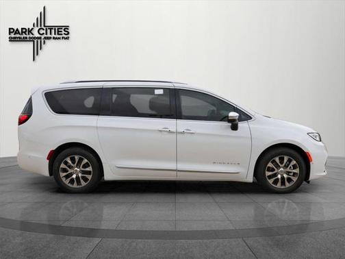 2025 Chrysler Pacifica L