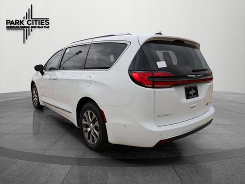2025 Chrysler Pacifica L