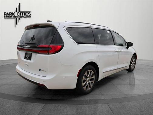 2025 Chrysler Pacifica L