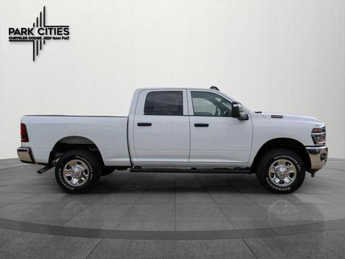 2025 RAM 2500 Tradesman Crew Cab 4x4 6'4' Box