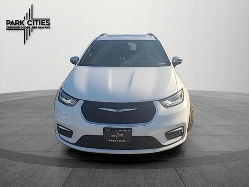 2025 Chrysler Pacifica L
