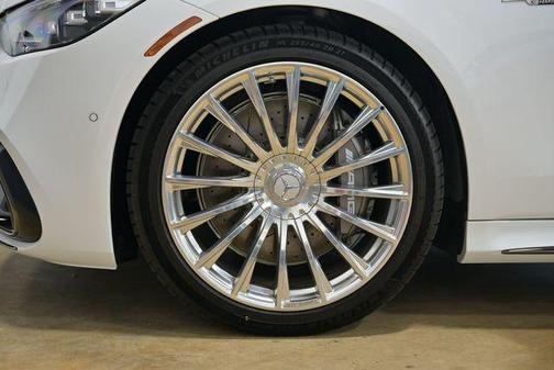 MANUFAKTUR Moonlight White Metallic 2026 Mercedes-Benz AMG S 63 E Base