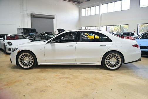 MANUFAKTUR Moonlight White Metallic 2026 Mercedes-Benz AMG S 63 E Base