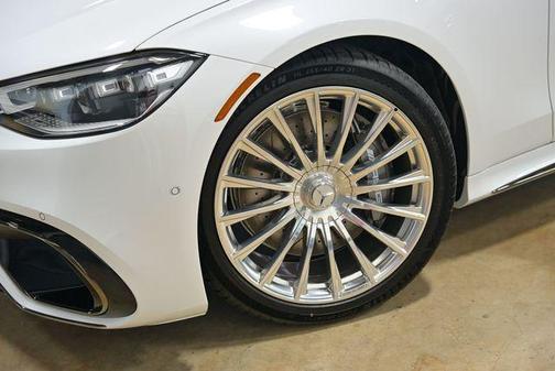 MANUFAKTUR Moonlight White Metallic 2026 Mercedes-Benz AMG S 63 E Base